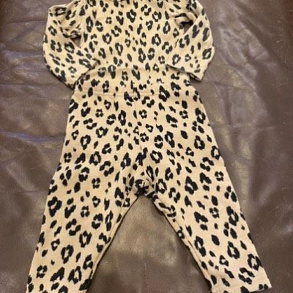 ✅Carter’s matching cheetah print outfit
